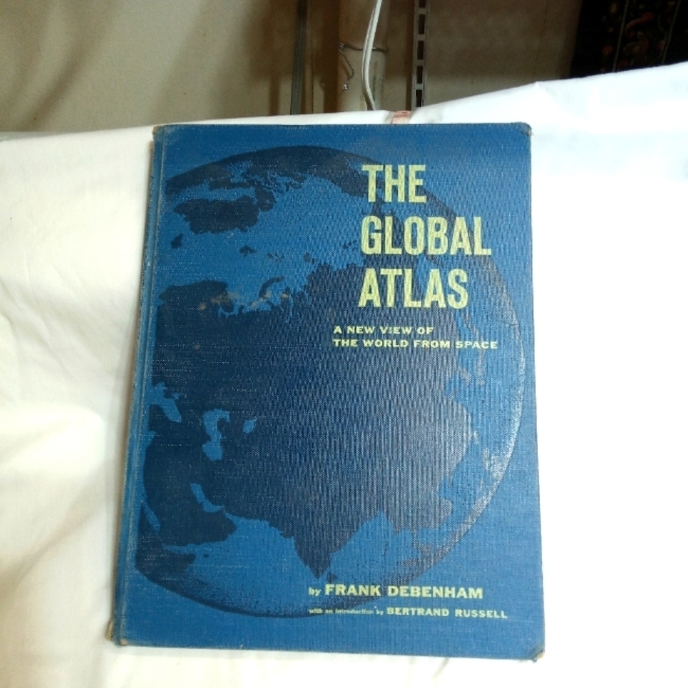 𝅺vintage the global atlus. A new view of the world from space.